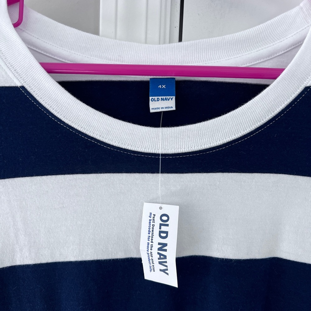 Old Navy T-shirt - Picture 2 of 2